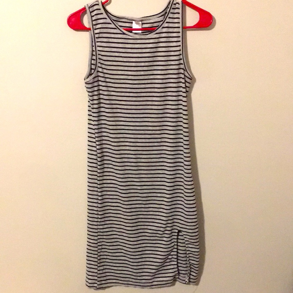 Size L tank top dress with thigh slit